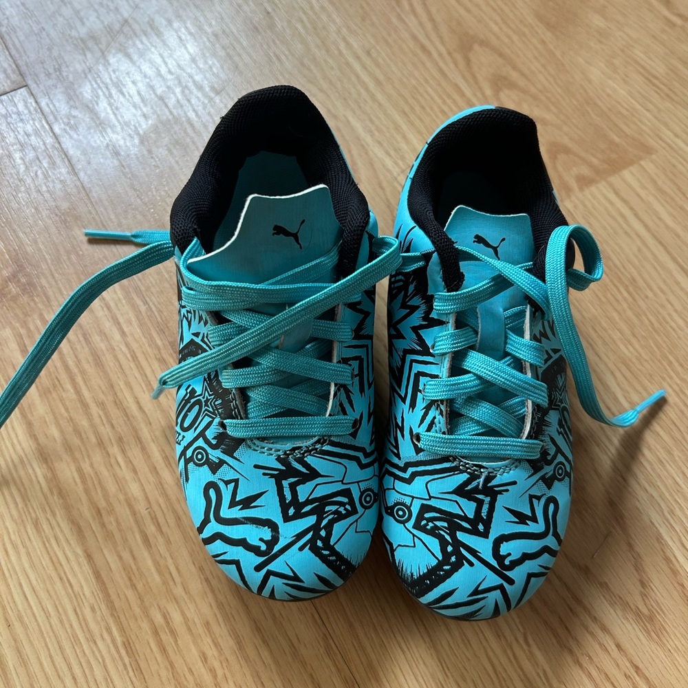Puma Kids Teal and Black Graphic Lace-Up Soccer Cleats